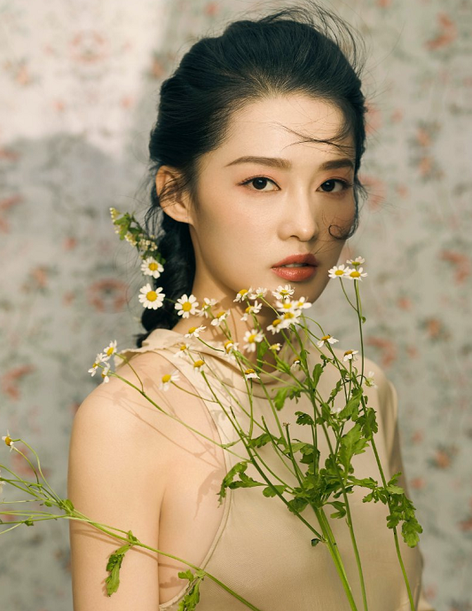 李沁百变造型写真,清纯甜美,少女感十足