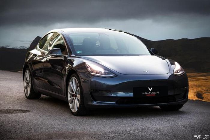 vilner定制版特斯拉model 3实拍图发布,内饰配色丰富而大胆!