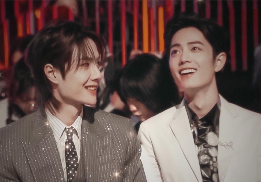 王一博吃糖打嗝被调侃,肖战立刻关心身体状况,暴露粉丝朋友差距