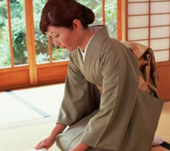 日本女性为何经常"跪坐"?是因为舒服还是别有"猫腻"