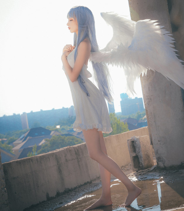 《天使的心跳》立华奏cosplay,戴着白色翅膀的小姐姐清纯美丽