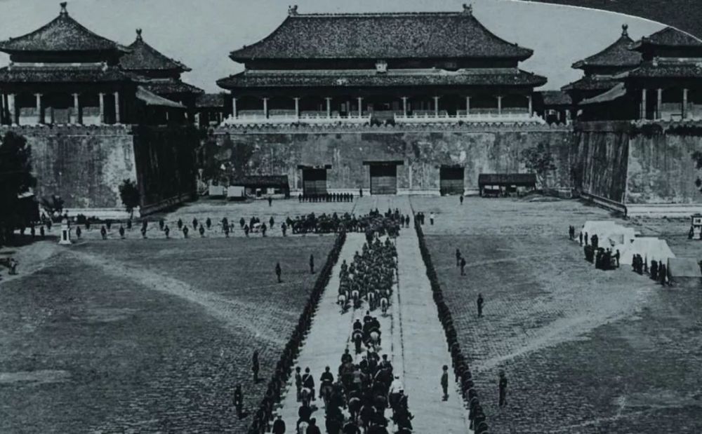 1900年,八国联军从故宫午门进入紫禁城.