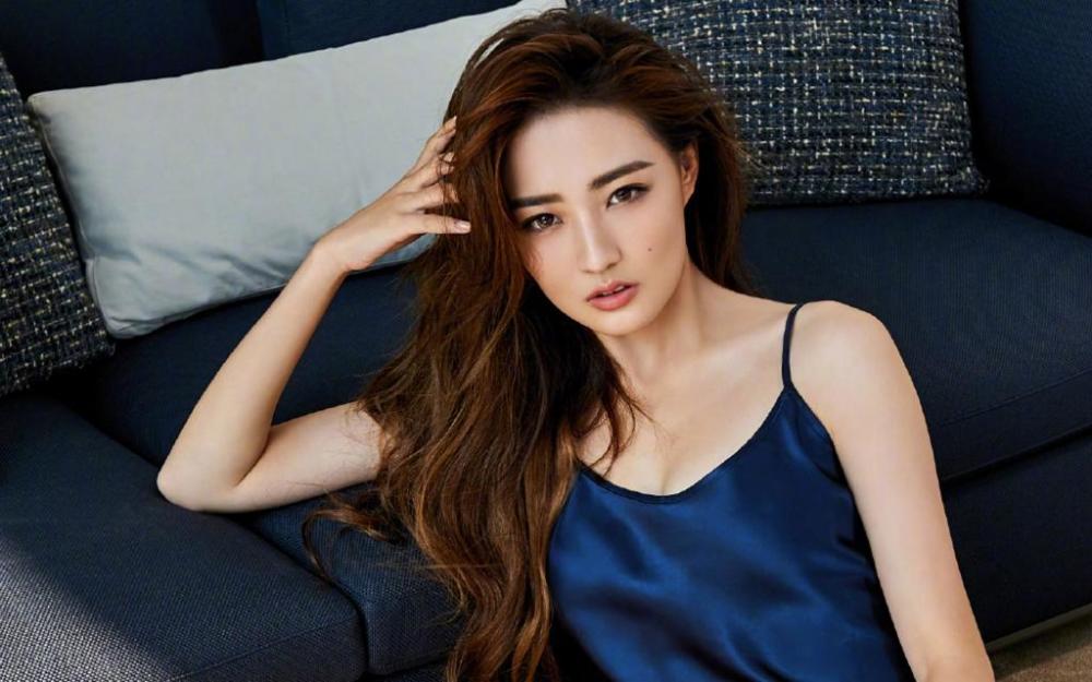 徐璐清爽写真美图合集,时髦好看,展现魅力!