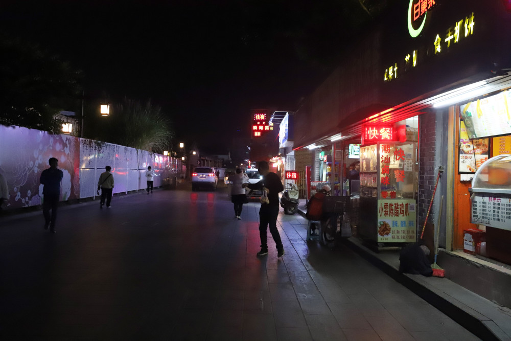 献给行走在忙碌里的每一个珠海人——夜中的南屏街