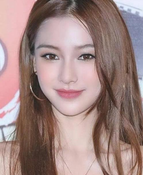 大家都说杨颖长得清新可人,可她萌起来的样子更美哦