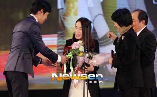 她曾一手捧红金秀贤,如今却二度陷入抄袭风波