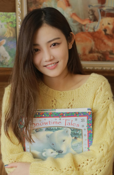 少女长相甜美,气质温柔可人.