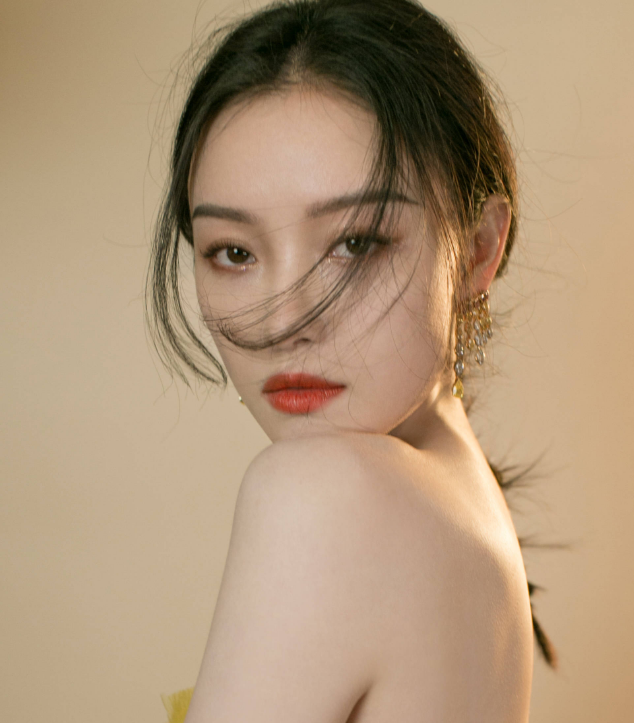 倪妮精致写真,清新灵动,尽显女性温柔气质