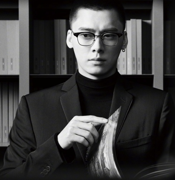 李易峰时尚写真,寸头上演眼镜杀