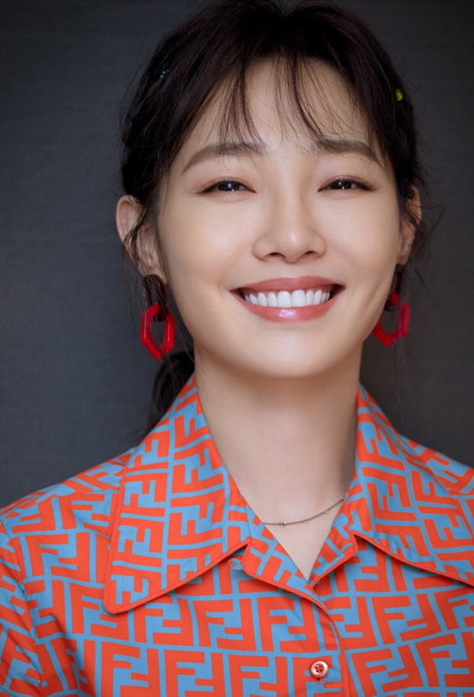 白百何一组甜美造型写真,尽显满满的少女感