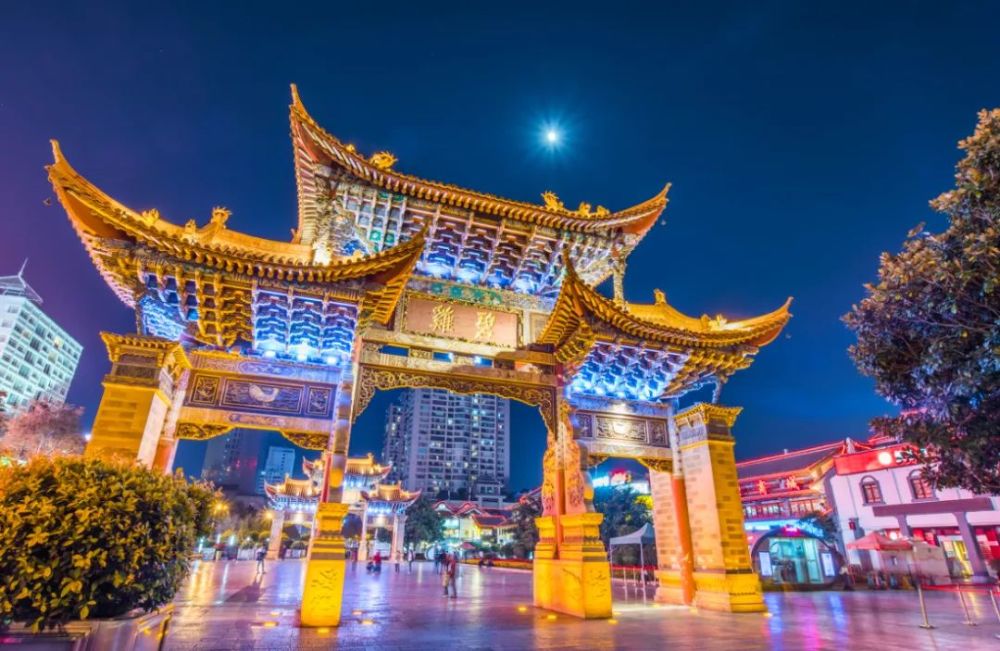 探访名胜古迹,贴近历史, visit places of interest and get close