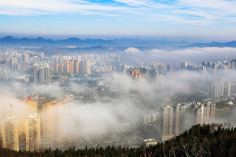 贵州毕节现平流雾景观,城市宛如仙境