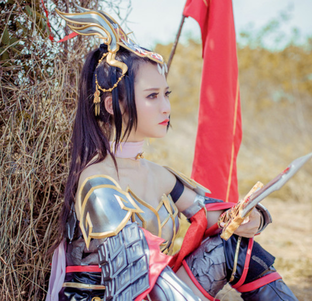 剑网三:南皇军娘cosplay,英气十足的小姐姐,散发着独特的魅力