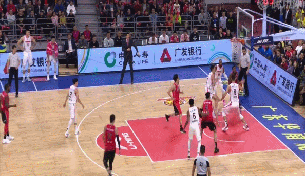 小将胡明轩则高效砍下24分,同样创造个人生涯得分新高,值得一提的是