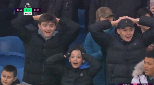 亚洲前锋倒挂金钩,神奇攻破切尔西球门!现场小球迷一脸难以置信