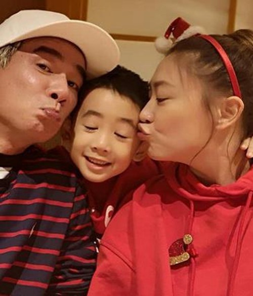 应采儿二胎孕肚照身材依旧苗条,年龄差大的爱情也是令