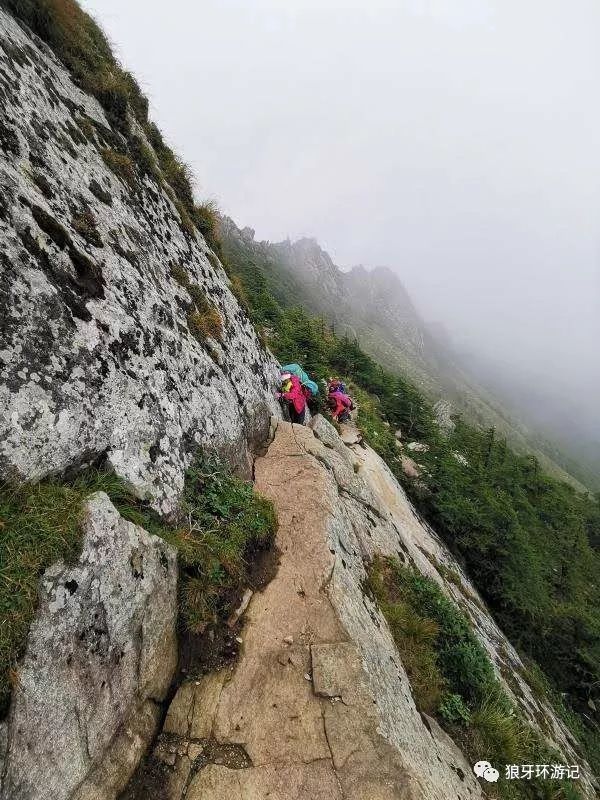 东源往上一路上坡,大概需要1个小时,之后一马平川,途径万仙阵,我在