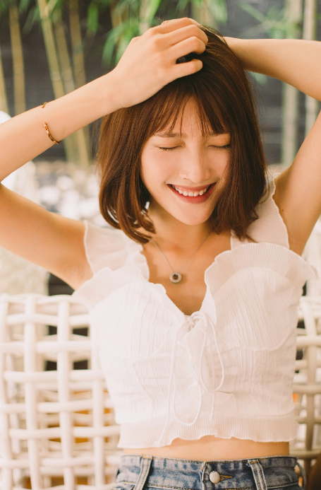 阳光气质美少女写真美图,青春靓丽,完美颜值清新甜美