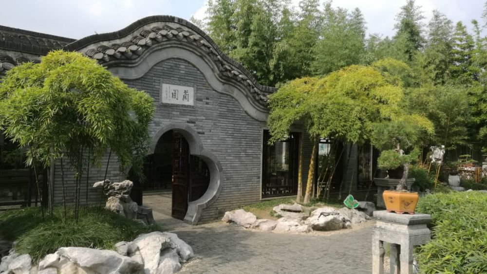 扬州古迹:中国四大名园之一个园