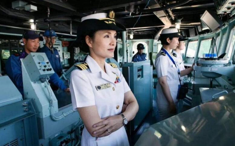 日本48岁女舰长长相优雅,一路升迁太顺畅,被指与美司令有关系