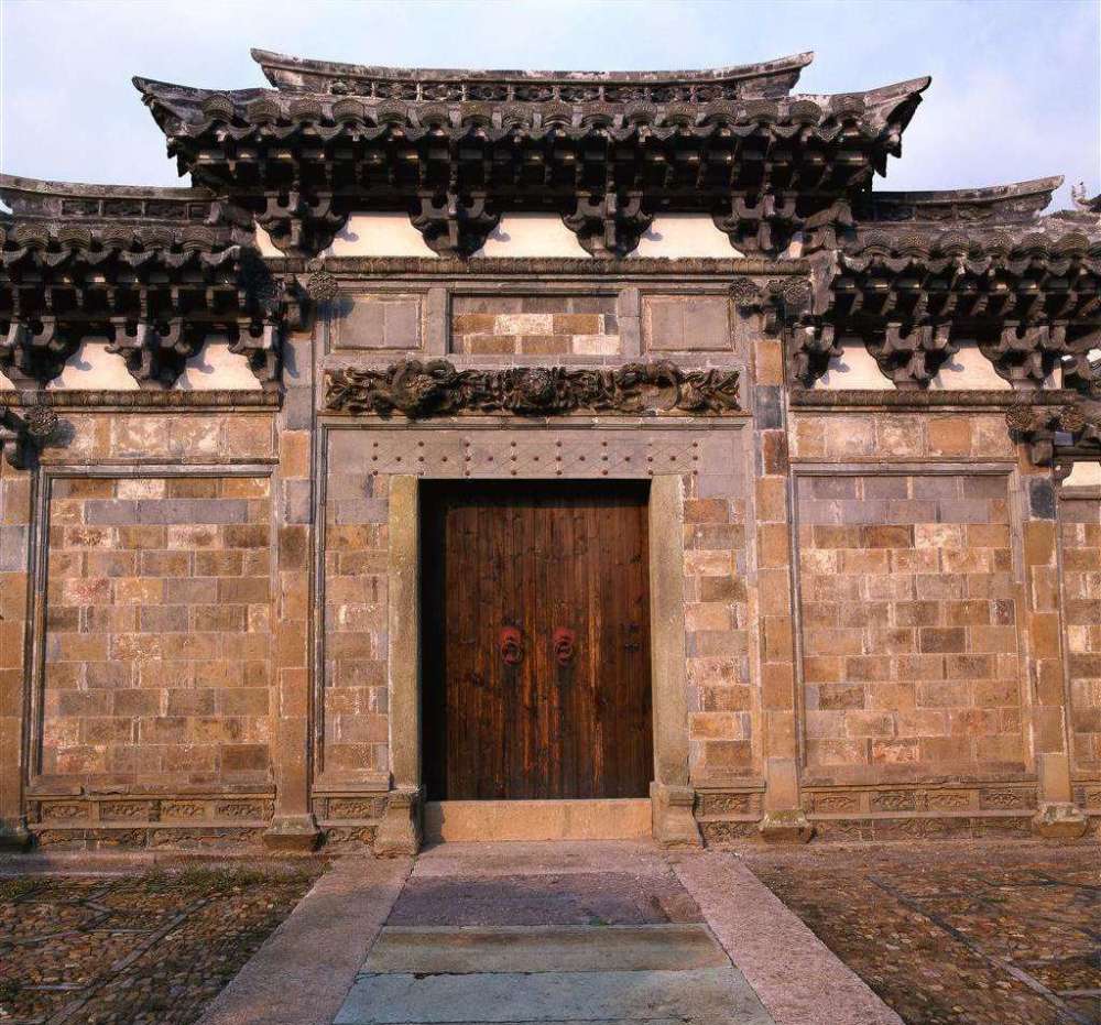 皇宫王府,高台楼阁,小桥流水人家,皆体现着中国古建筑之美