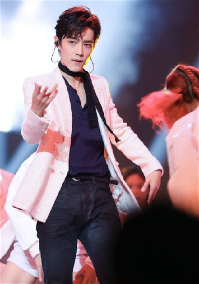 2020跨年晚会的名场面,最酷王一博肖战,最媚迪丽热巴