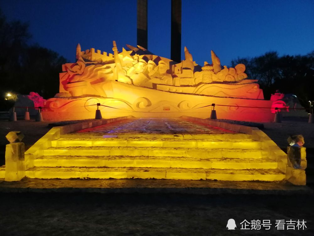 长春南湖迎新春 雪雕夜色五彩缤纷