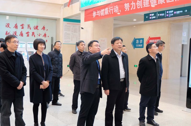 张家港市人大常委会领导班子赴保税区走访调研