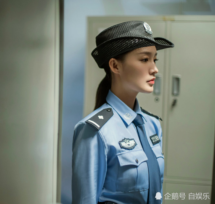 李沁太温柔演不了女警察?当她持枪的瞬间,警匪言情女主有了脸