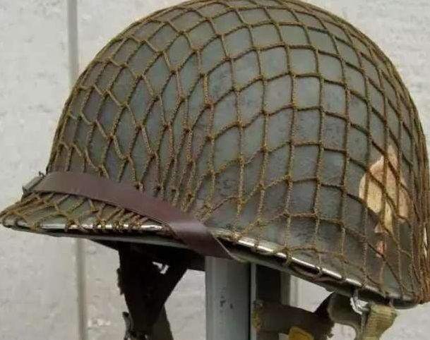二战时为什么英美盟军的头盔上要安装一层渔网?堪称救命网!