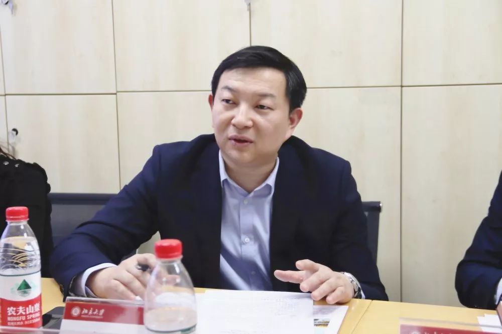 团市委书记张亚东对"青鸟计划"进行推介