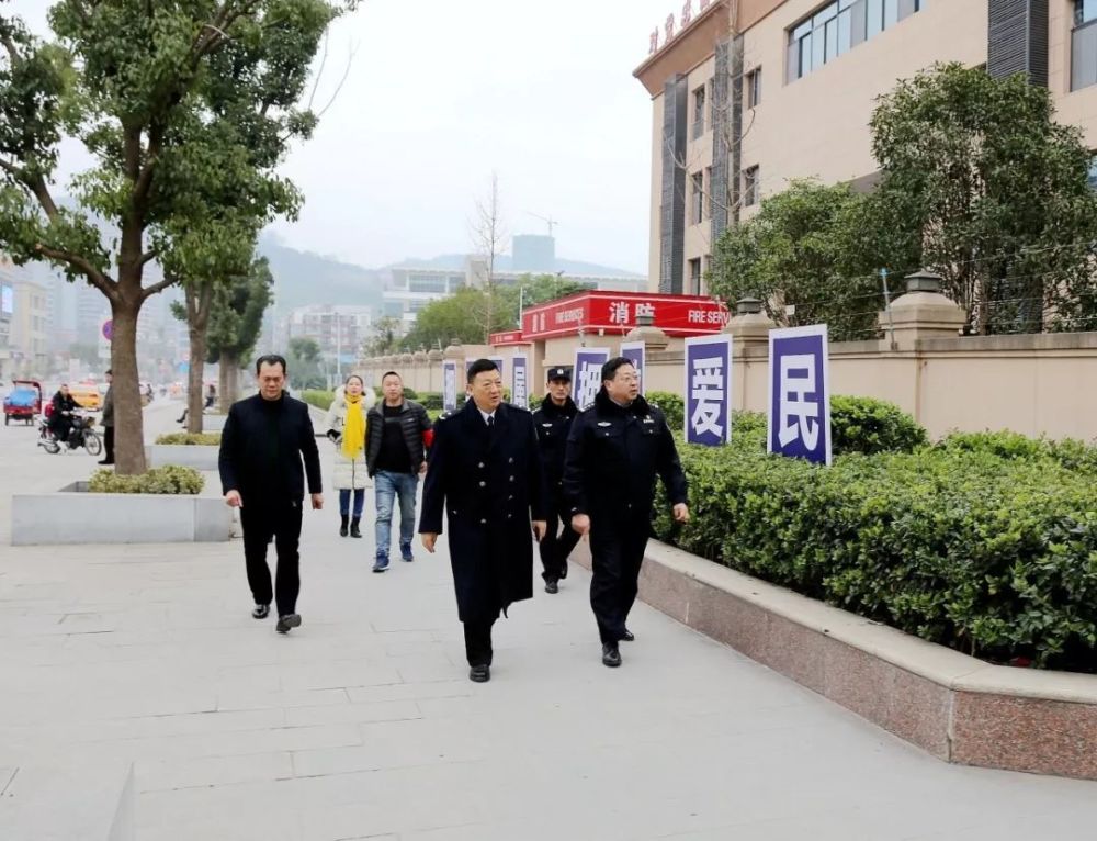 石柱县38个网格"马路办公"掀起"两节"市容整治热潮