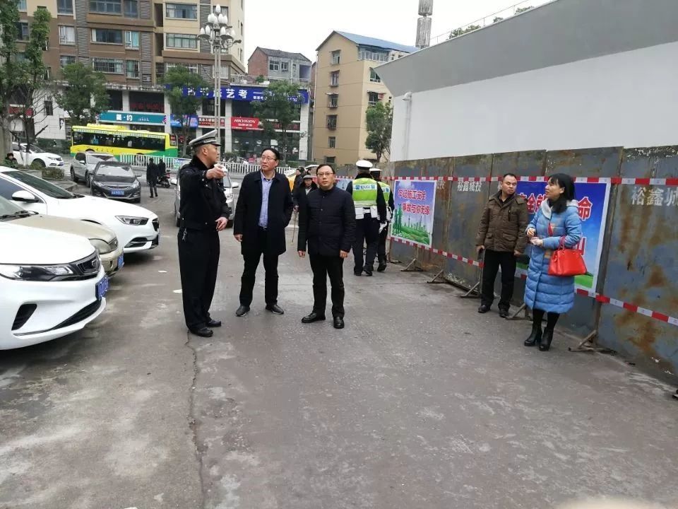 石柱县38个网格"马路办公"掀起"两节"市容整治热潮