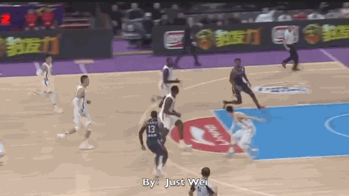 马尚失重后横着身体摔在地板上,杨毅:史蒂芬森这个推腰动作太危险