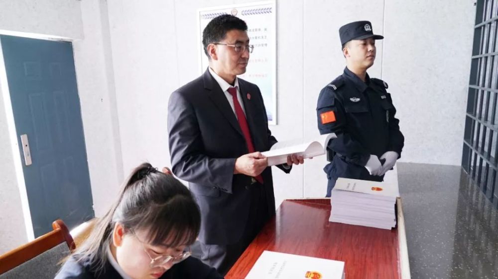 12月30日,景泰县人民法院依法对赵仁权等40名被告人涉黑案进行一审