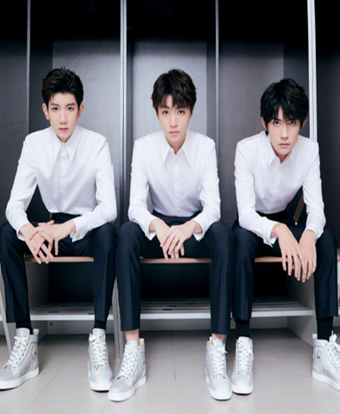 有种"代沟"叫tfboys,西装裤里穿秋裤,就不告诉王俊凯!