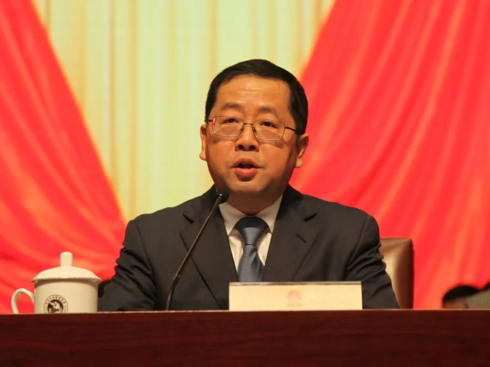 鼓楼区人大常委会主任陆敏主持会议 ▲鼓楼最炫2019成绩单