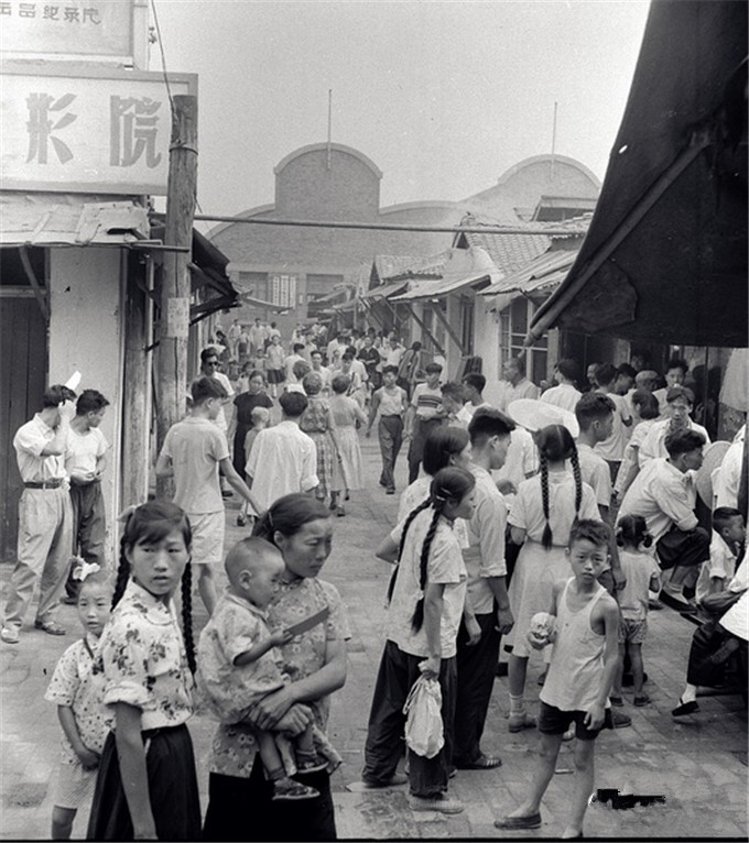 1950年,百废俱兴的新中国,普通人的生活情景.