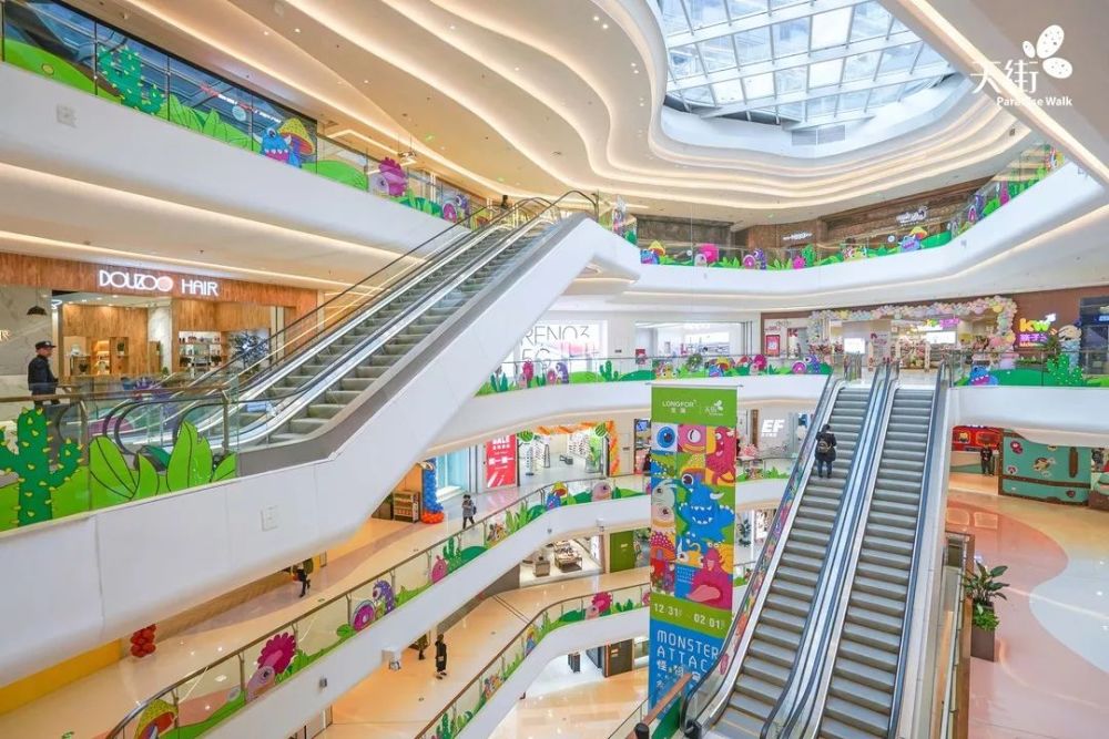 如今,购物中心被视为"第三空间",它                    求和期待.