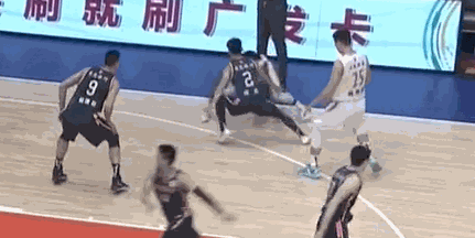 真怒了福特森晃晕徐杰场下的杜锋疯狂咆哮结果立刻换人