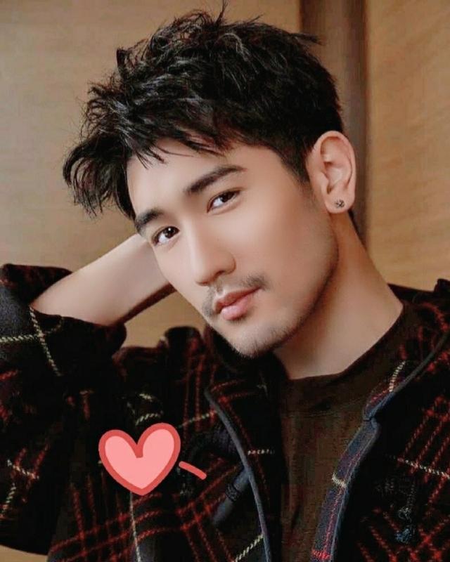 高以翔墓园华丽唯美,粉丝爱他的心孤独而灿烂,打造专属他的印记