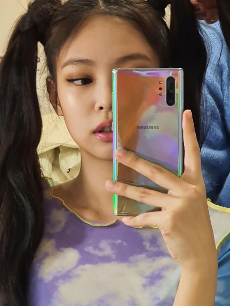 jennie壁纸双马尾,jennie壁纸高清 jennie现身演唱会,全黑look甜酷满分,超长双马尾太吸睛!
