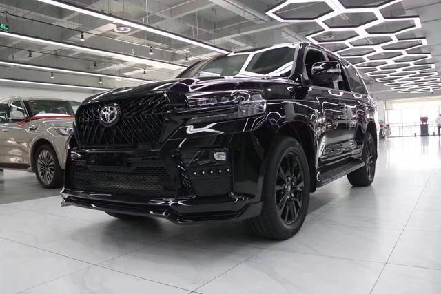 陆地巡洋舰黑武士版本,5.7l v8发动机 全时四驱,比宝马x7霸气