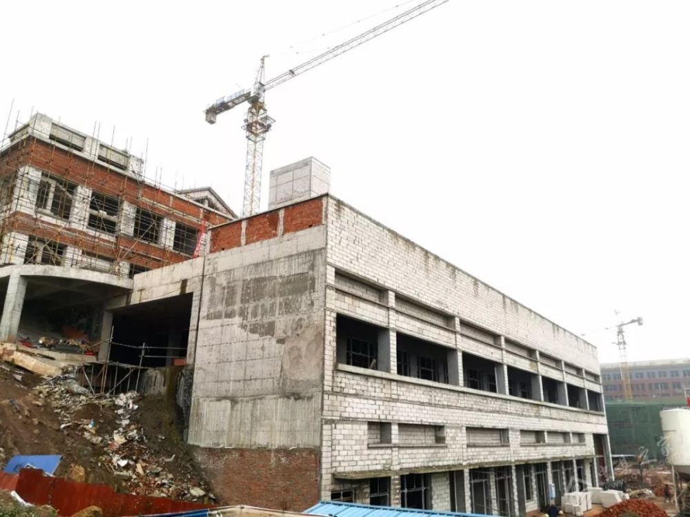 忠州中学银山校区主体工程全部完工,新校门口长这样!
