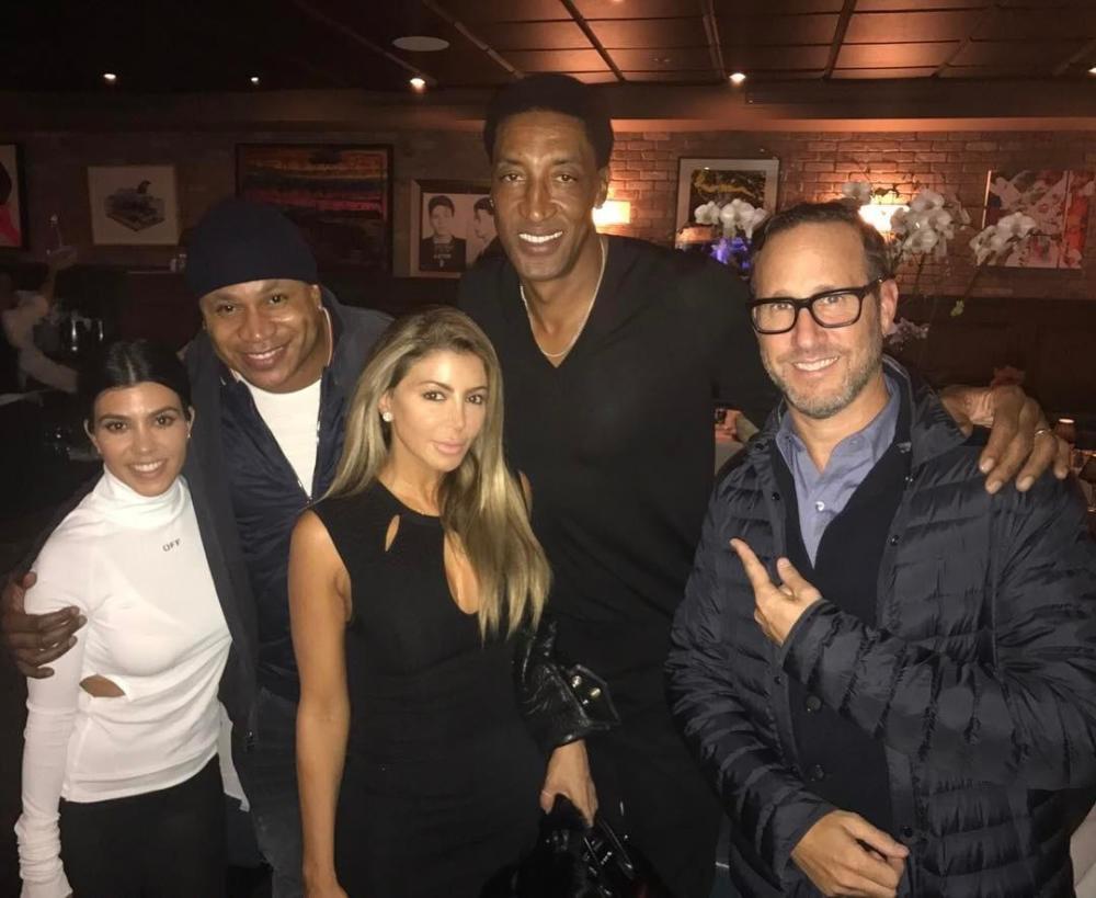 复合?前妻晒大钻戒与皮蓬好莱坞约会