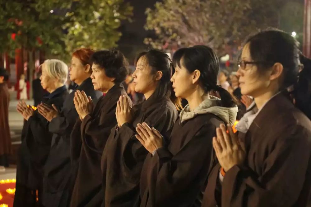 莲花寺辞旧迎新·斋天供灯撞钟祈福法会殊胜圆满