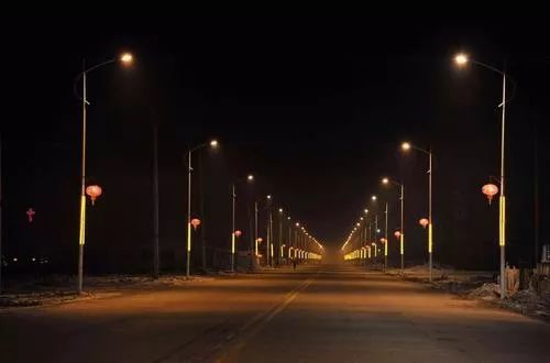 实施110国道大武口区至惠农区30公里道路照明工程,提升城市夜间通行