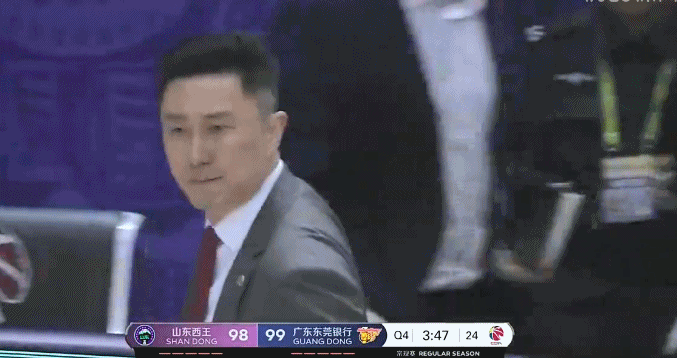 广东3连胜山东,杜锋赛中爆粗口赛后夸队员,巩晓彬无奈输在一点