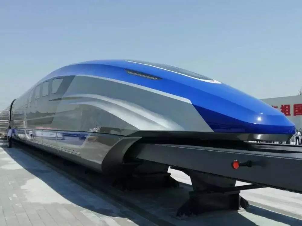 美国人体验上海磁悬浮列车,被人指出错误,将中国制造推向新高潮