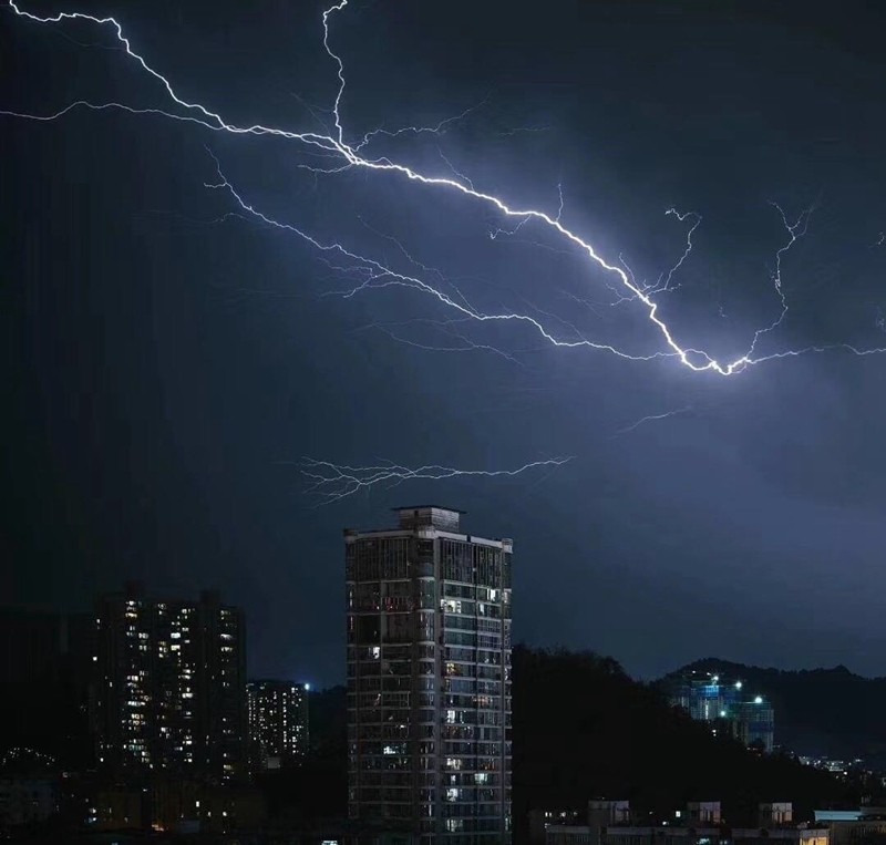 贵州1天出现5种气象上热搜,雷雨冰雹彩虹晚霞乳状云